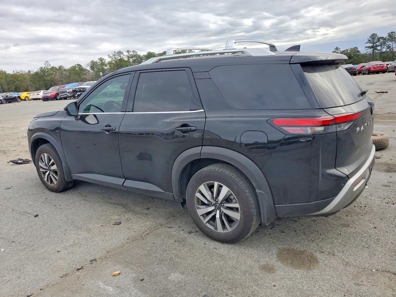 2023 NISSAN PATHFINDER SL photo 3