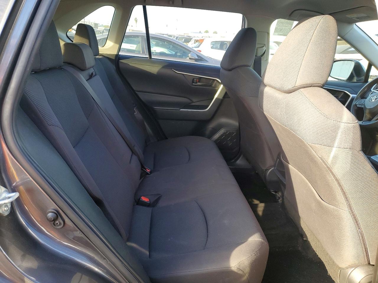2019 TOYOTA RAV4 LE photo 21