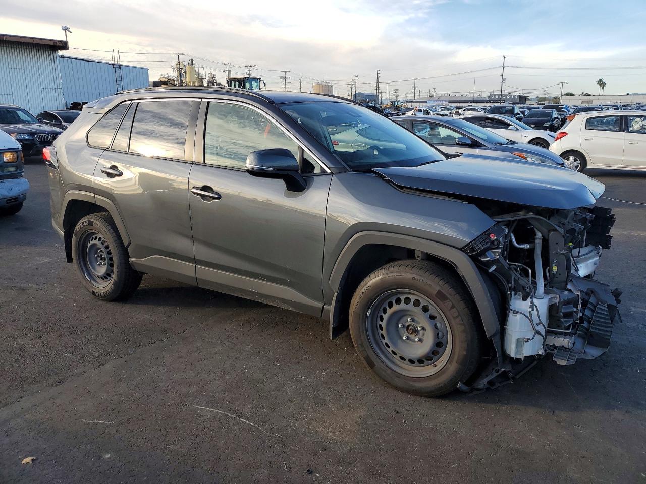 2019 TOYOTA RAV4 LE photo 7