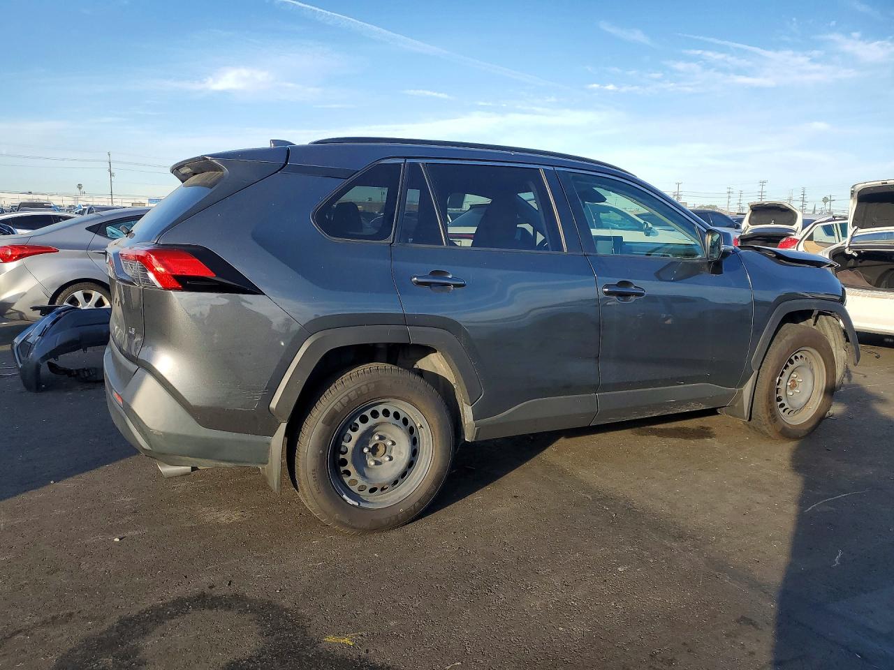 2019 TOYOTA RAV4 LE photo 5