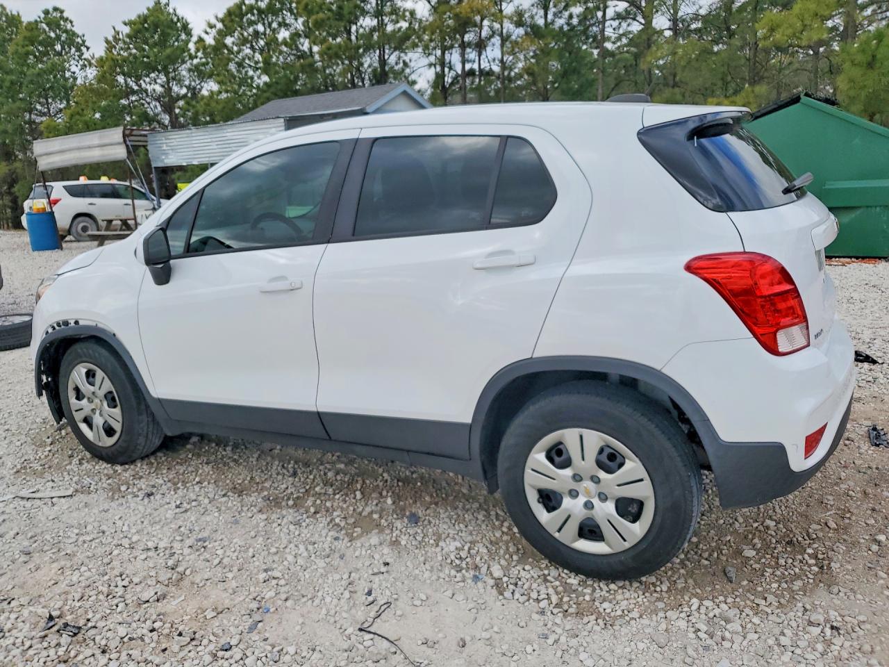 2018 CHEVROLET TRAX LS photo 2