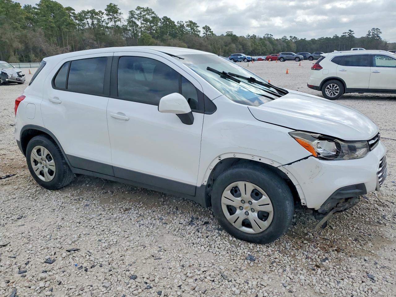 2018 CHEVROLET TRAX LS photo 4