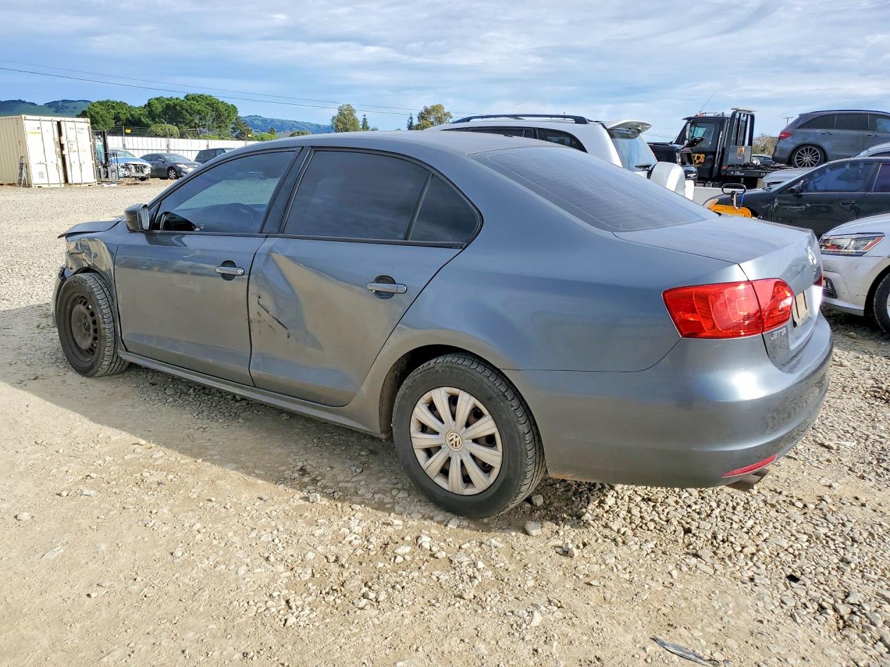 2013 VOLKSWAGEN JETTA BASE photo 2