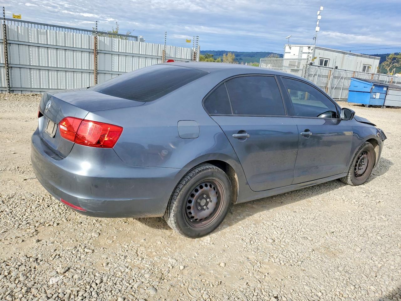 2013 VOLKSWAGEN JETTA BASE photo 3