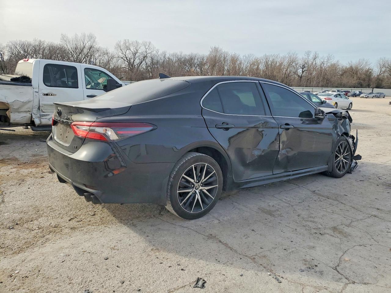 2024 TOYOTA CAMRY SE photo 3