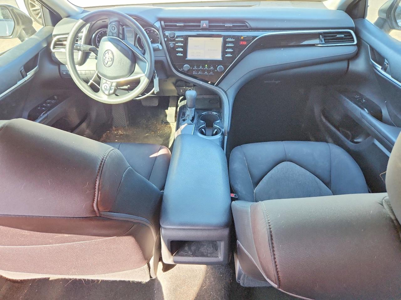 2018 TOYOTA CAMRY LE photo 15