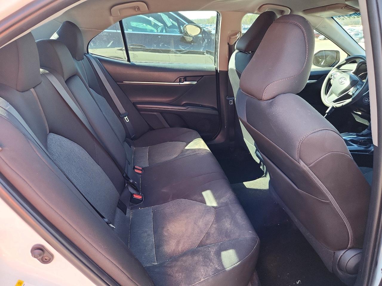 2018 TOYOTA CAMRY LE photo 19