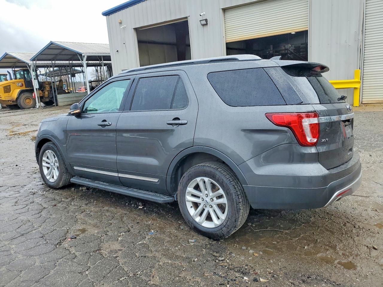 2017 FORD EXPLORER XLT photo 4