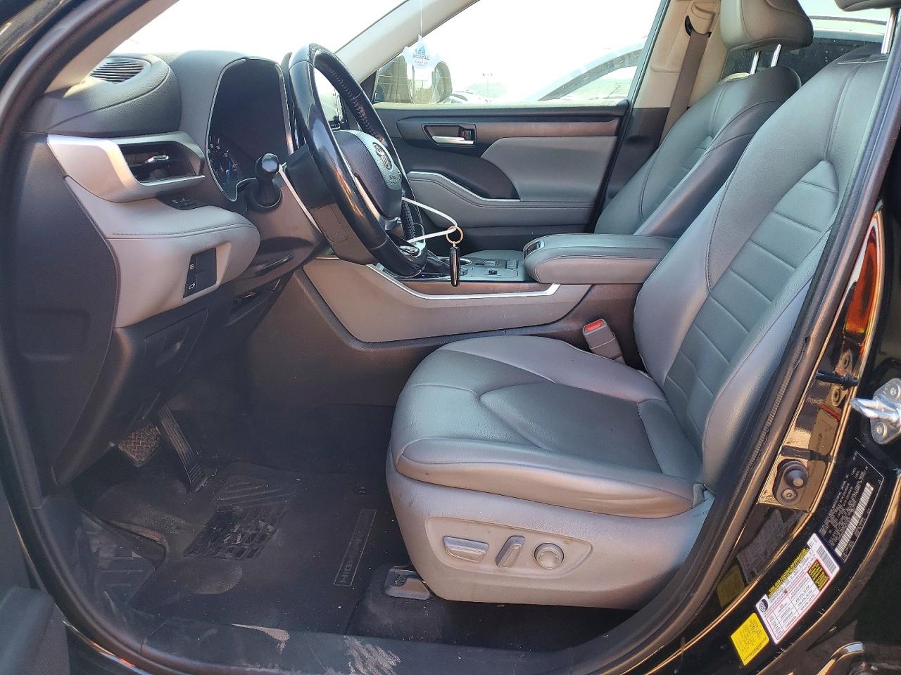 2021 TOYOTA HIGHLANDER photo 19