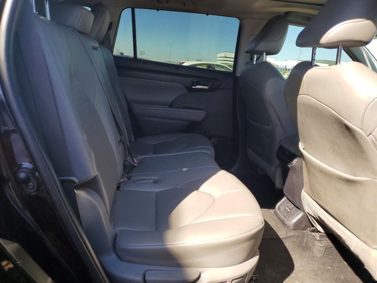 2021 TOYOTA HIGHLANDER photo 28