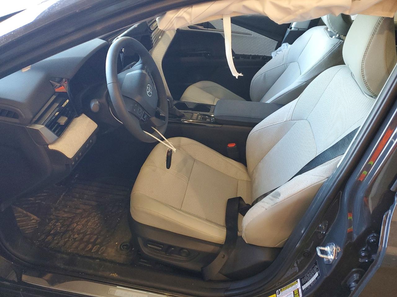 2025 TOYOTA CAMRY XLE photo 7