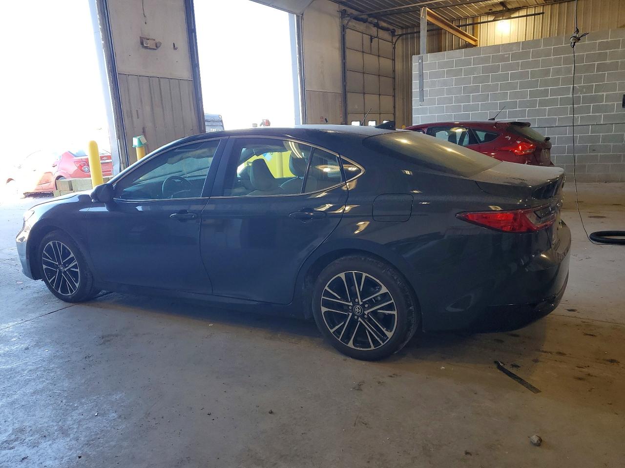 2025 TOYOTA CAMRY XLE photo 2