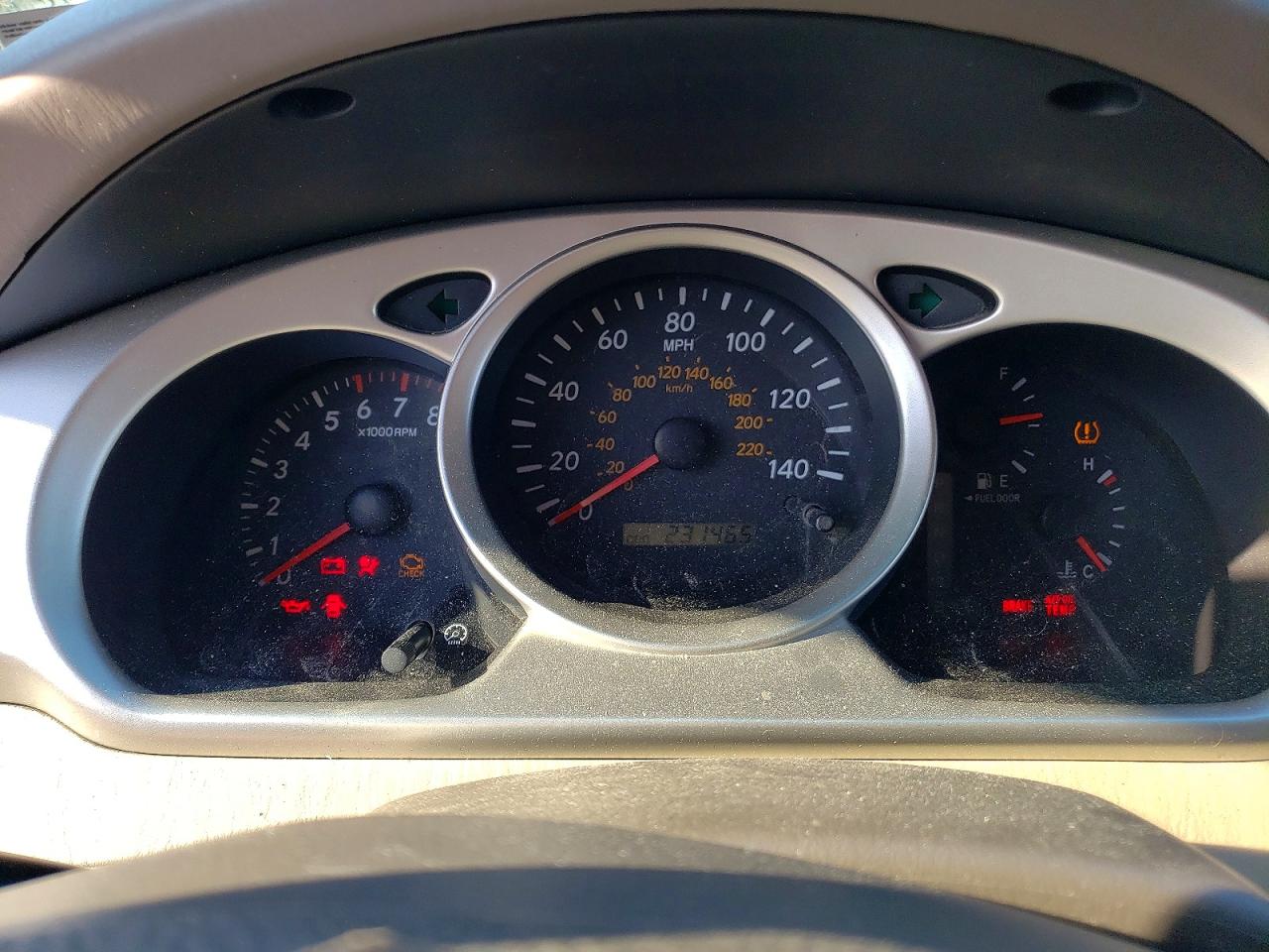 2004 TOYOTA HIGHLANDER LIMITED photo 9