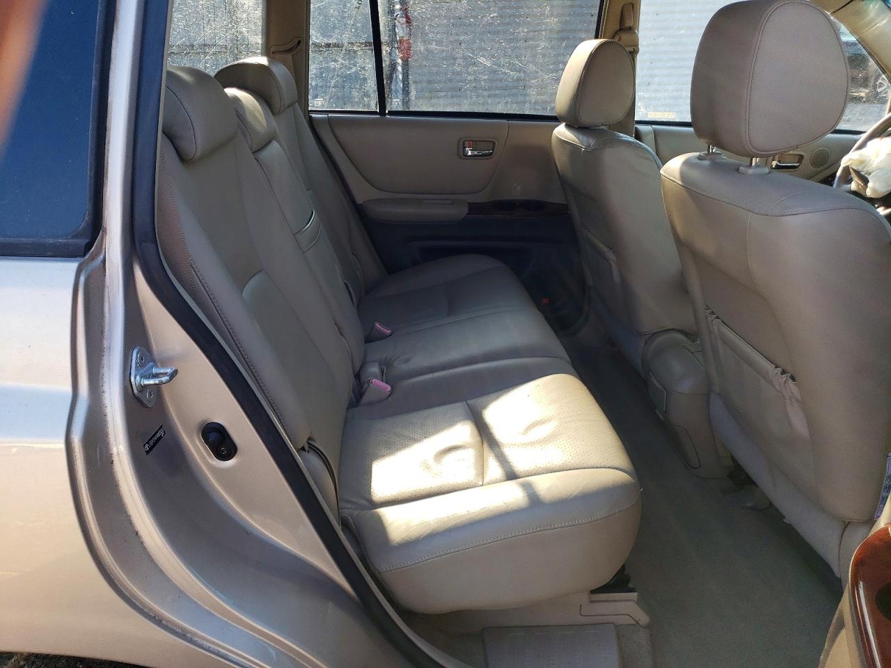 2004 TOYOTA HIGHLANDER LIMITED photo 11