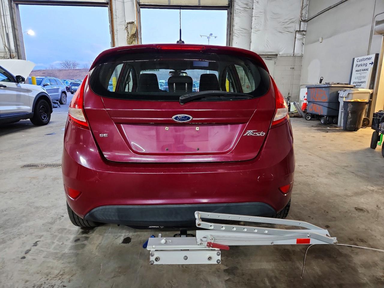 2011 FORD FIESTA SE photo 6
