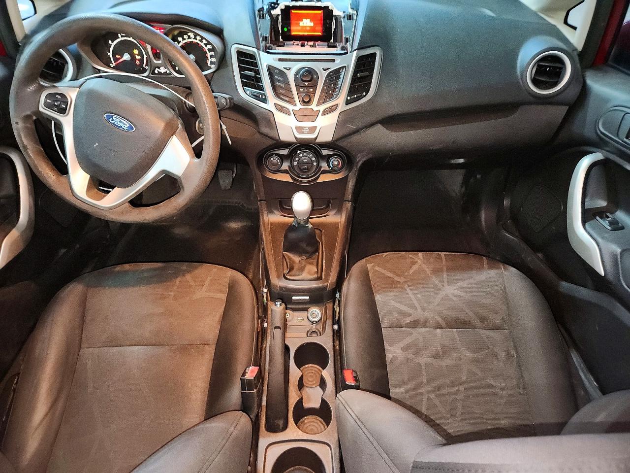 2011 FORD FIESTA SE photo 8