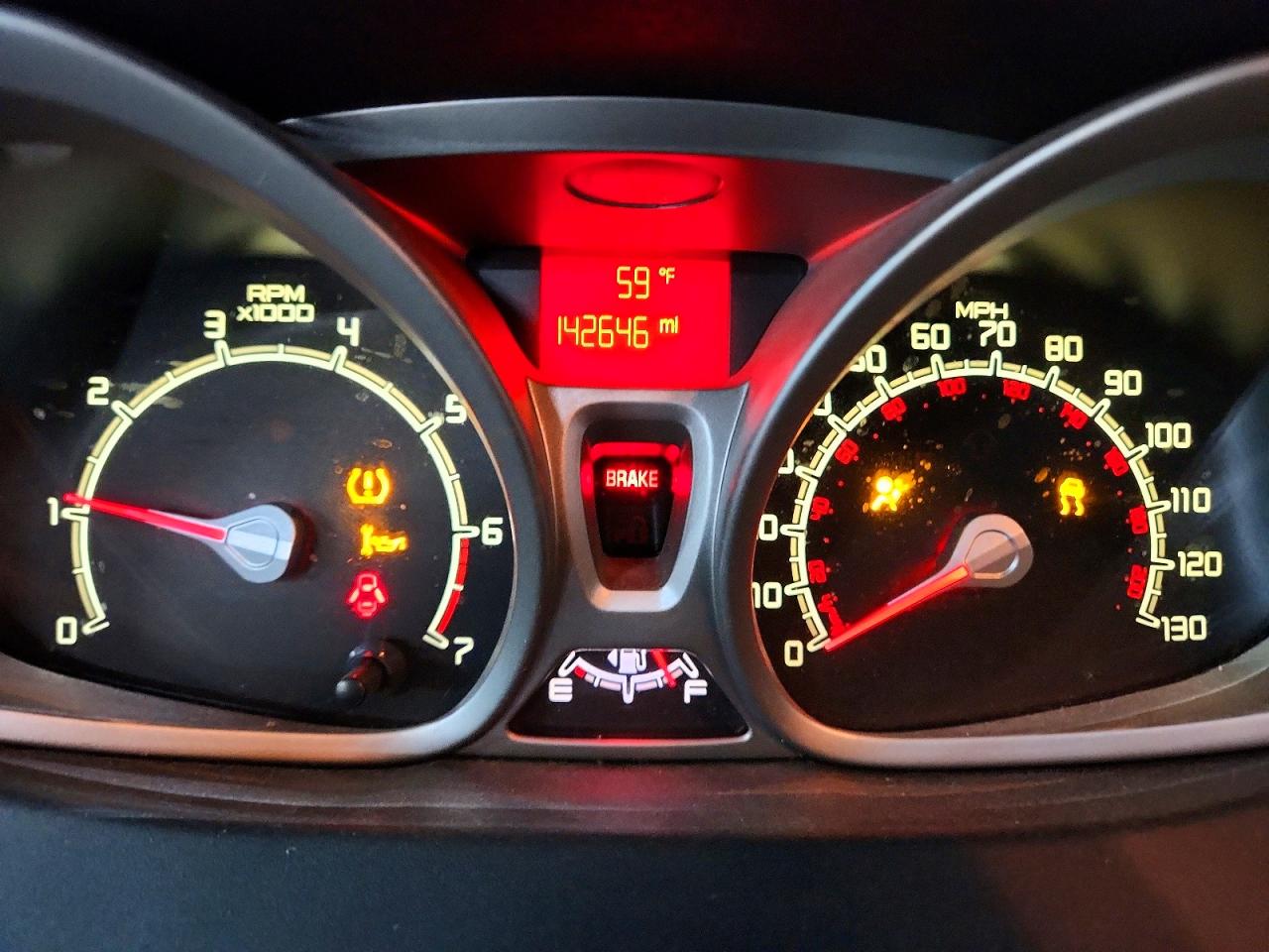 2011 FORD FIESTA SE photo 9