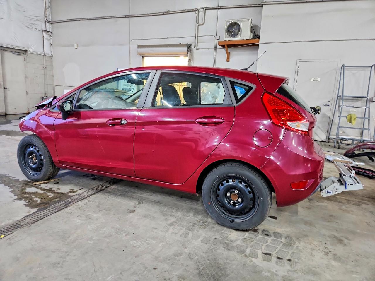 2011 FORD FIESTA SE photo 2