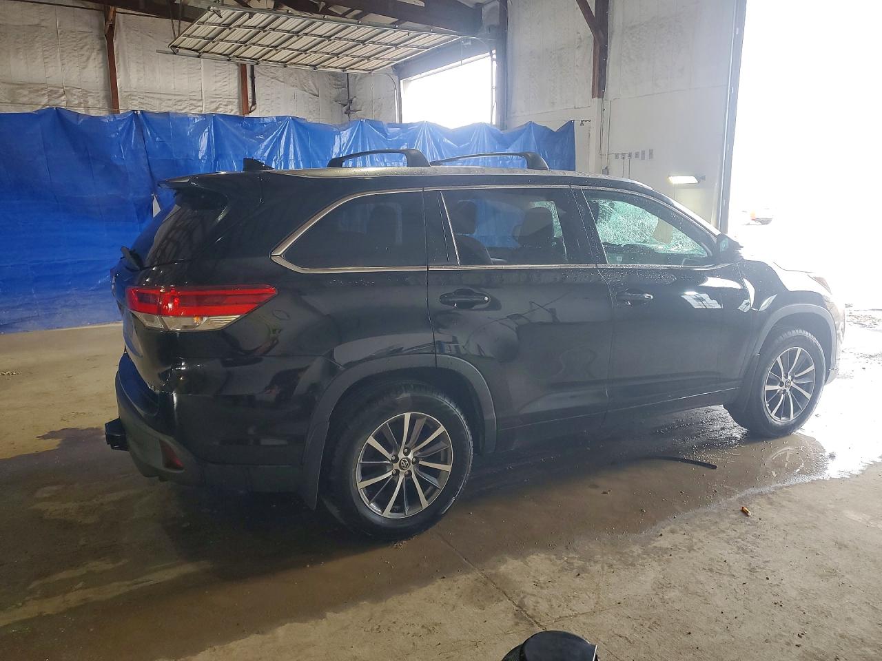 2018 TOYOTA HIGHLANDER XLE photo 5