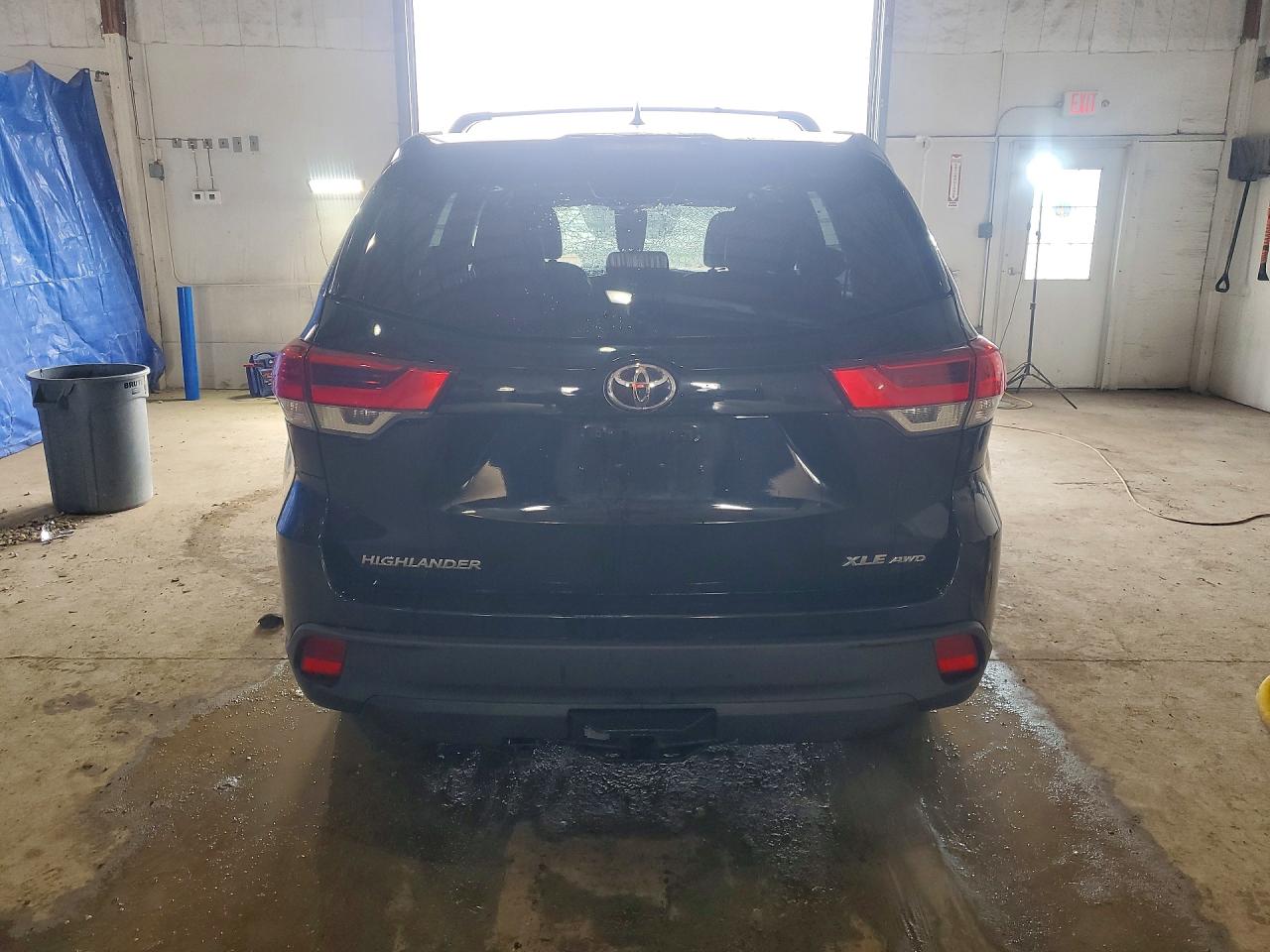 2018 TOYOTA HIGHLANDER XLE photo 11