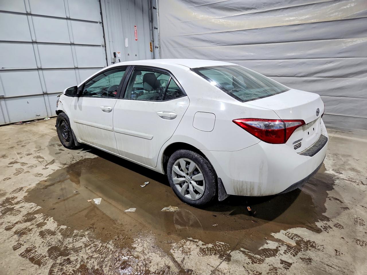 2016 TOYOTA COROLLA LE photo 2