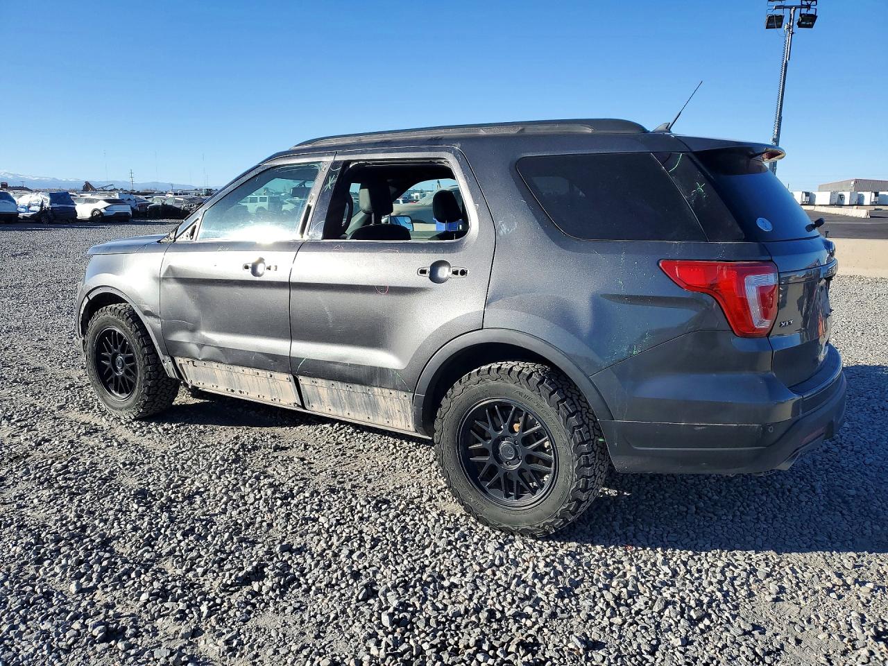 2018 FORD EXPLORER XLT photo 2