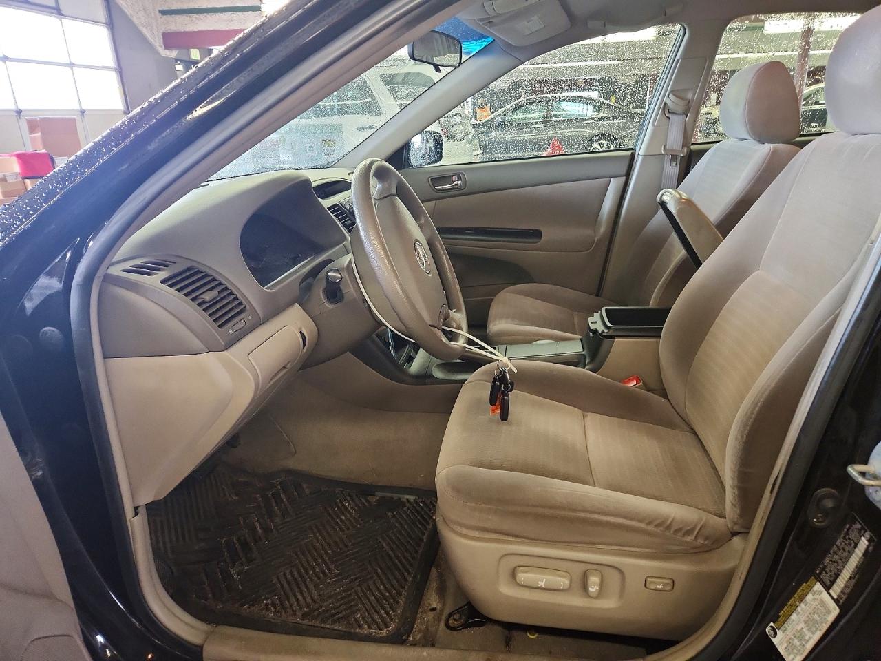 2005 TOYOTA CAMRY LE photo 13