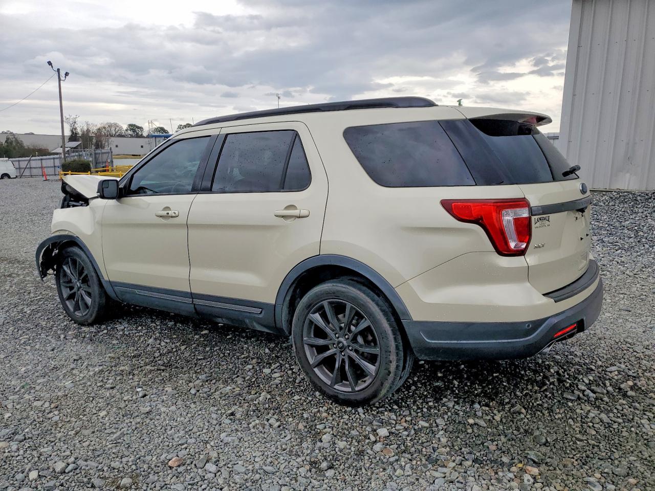 2018 FORD EXPLORER XLT photo 3
