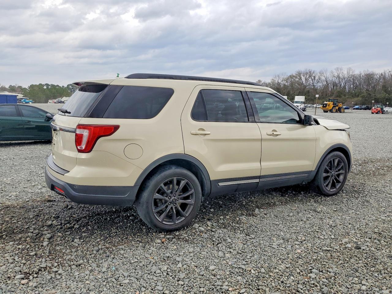 2018 FORD EXPLORER XLT photo 5