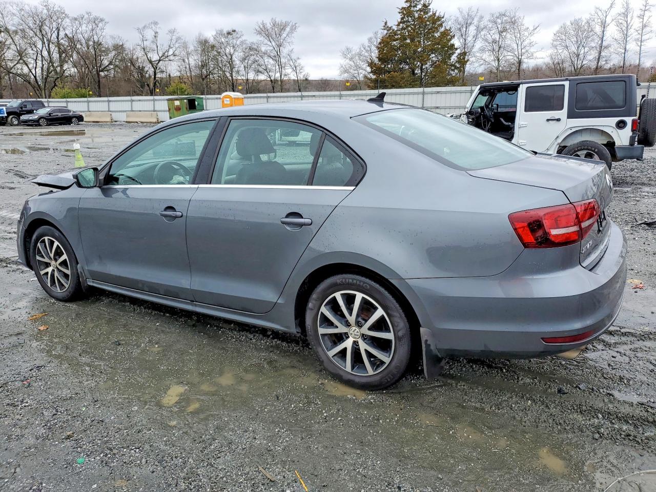 2018 VOLKSWAGEN JETTA SE photo 4