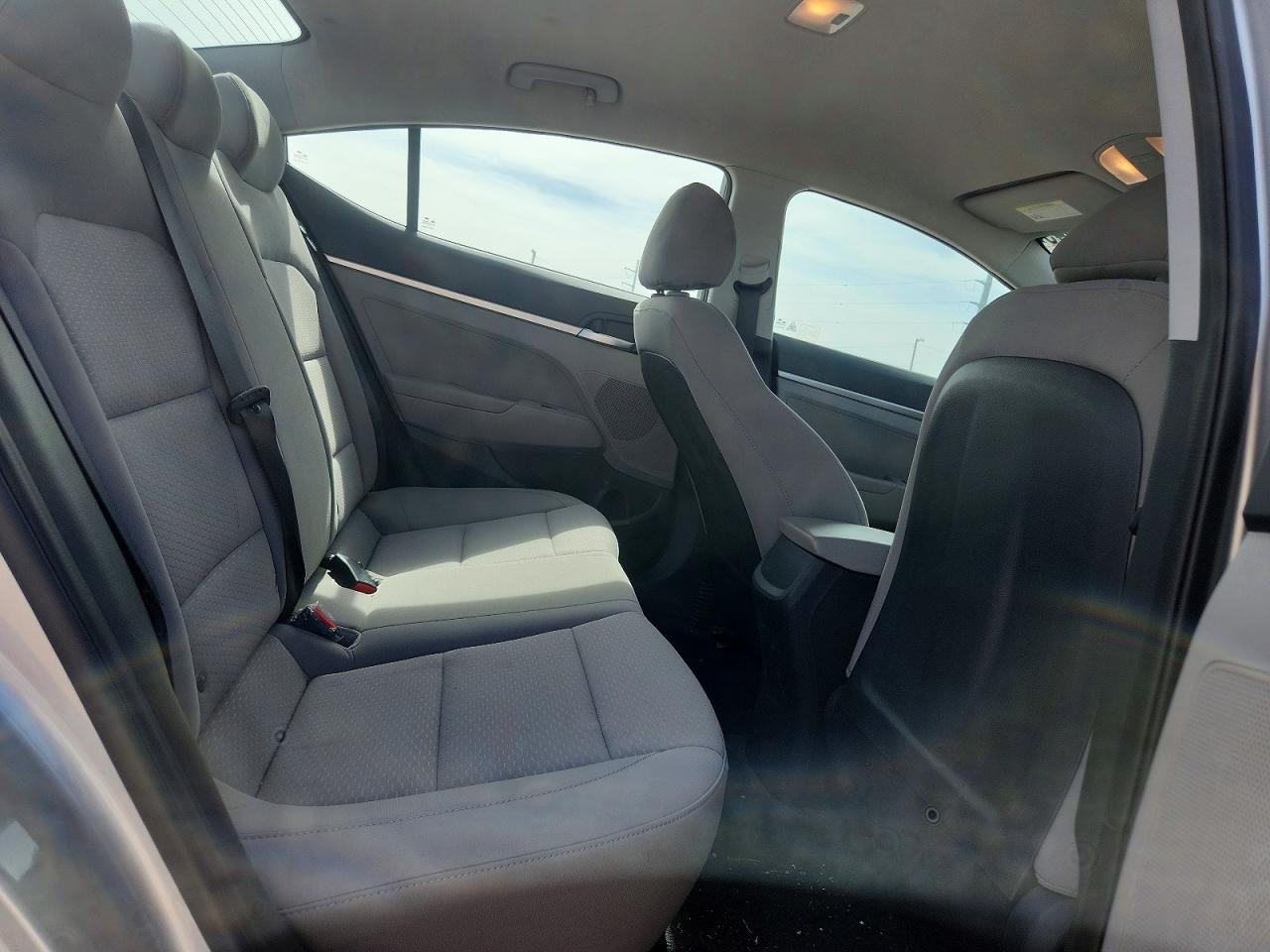 2020 HYUNDAI ELANTRA SE photo 19