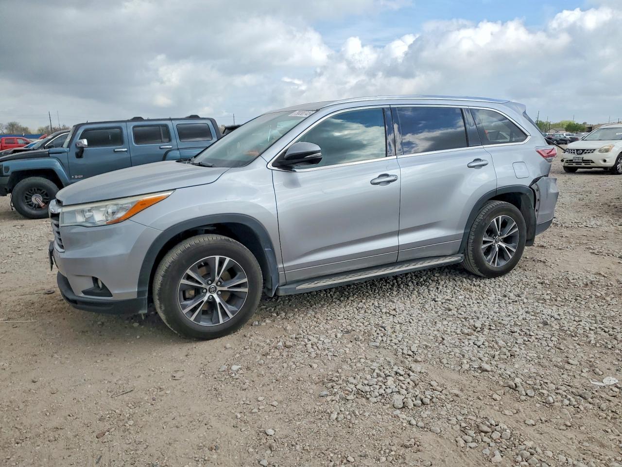 2016 TOYOTA HIGHLANDER