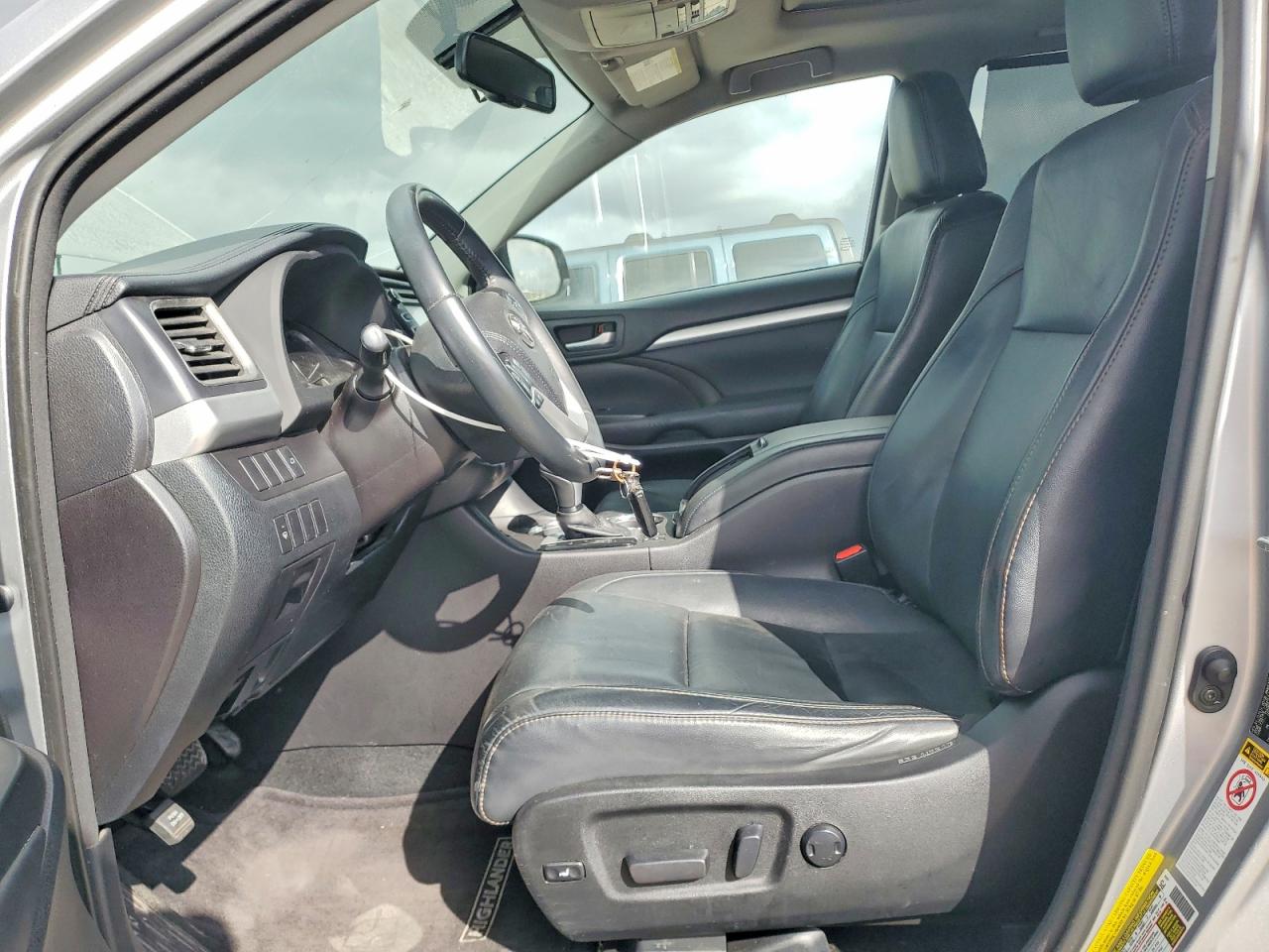 2016 TOYOTA HIGHLANDER XLE photo 7