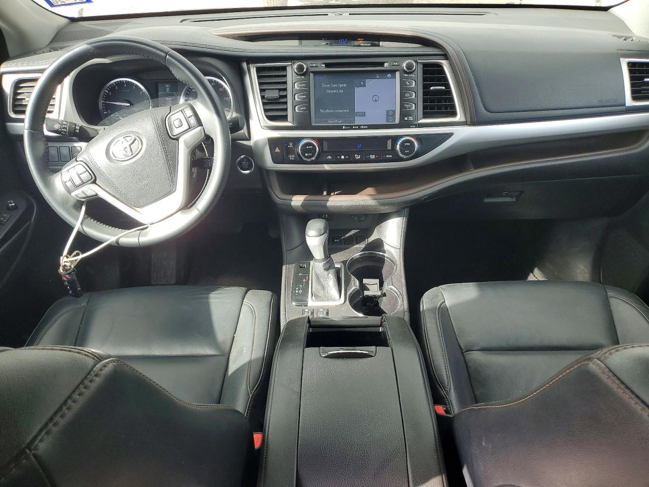 2016 TOYOTA HIGHLANDER XLE photo 8