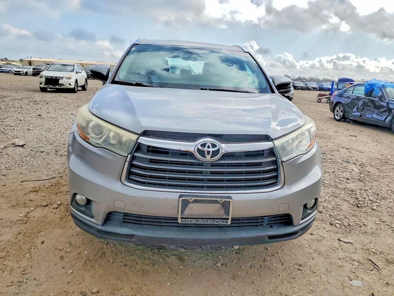 2016 TOYOTA HIGHLANDER XLE photo 5