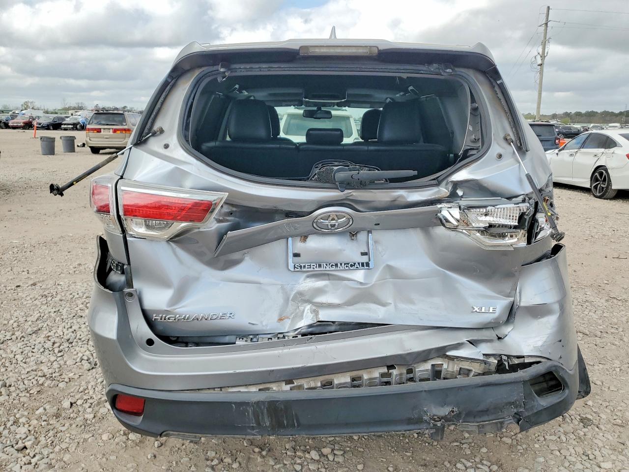2016 TOYOTA HIGHLANDER XLE photo 6