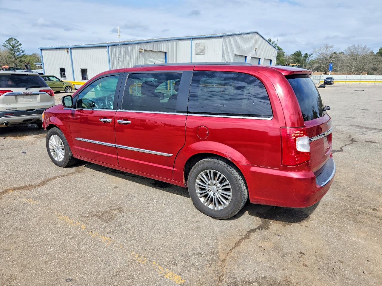 2013 CHRYSLER TOWN & COUNTRY TOURING L photo 2