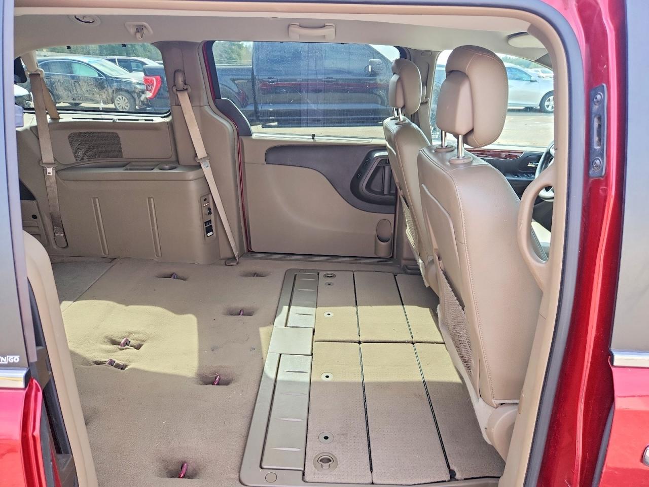 2013 CHRYSLER TOWN & COUNTRY TOURING L photo 11
