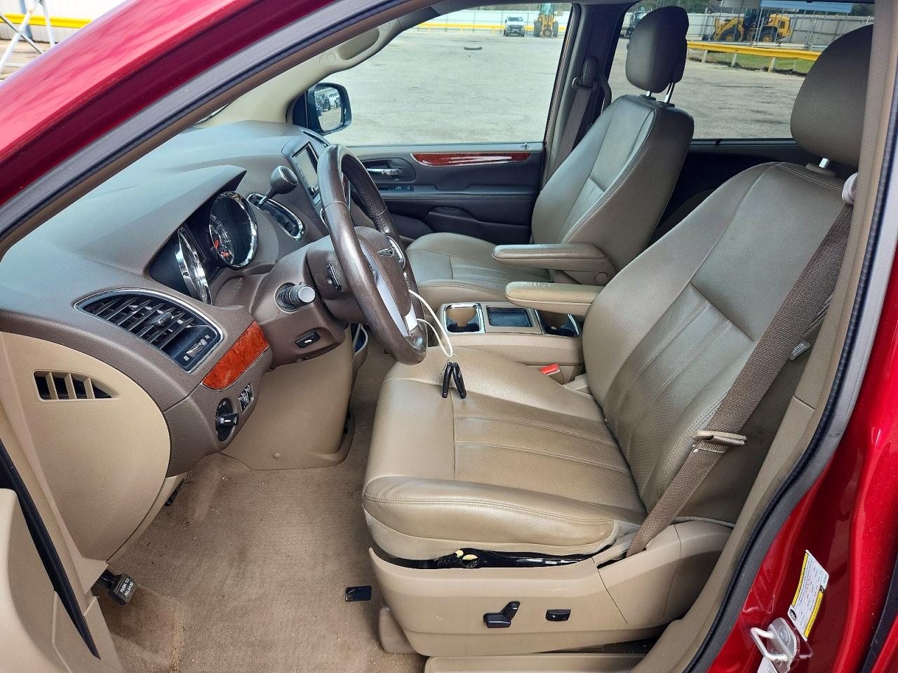 2013 CHRYSLER TOWN & COUNTRY TOURING L photo 7