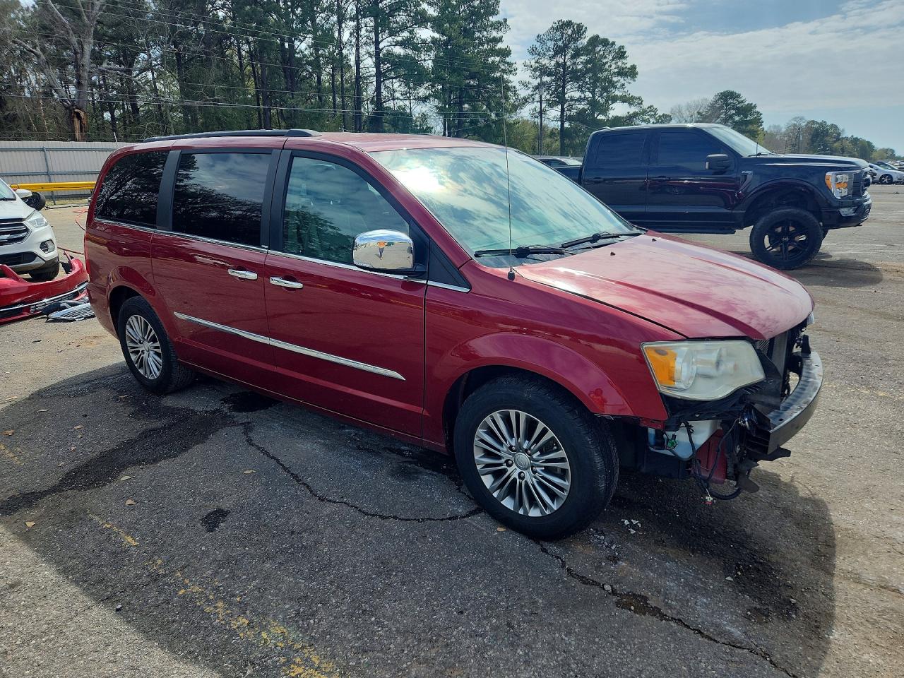 2013 CHRYSLER TOWN & COUNTRY TOURING L photo 4