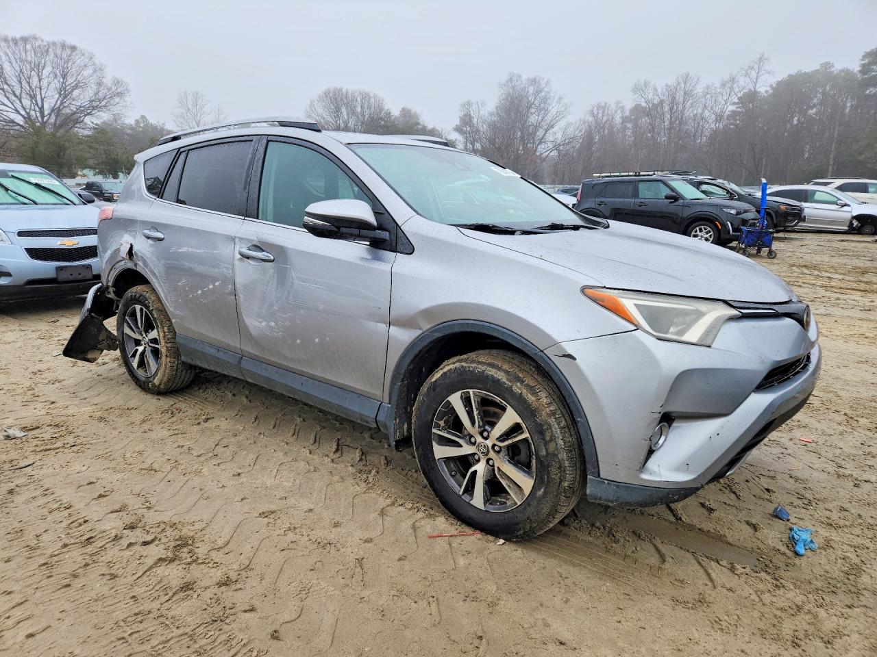 2017 TOYOTA RAV4 XLE photo 7
