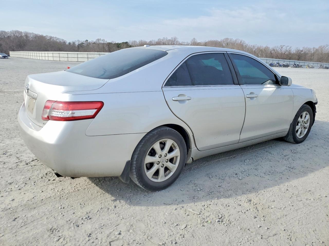 2011 TOYOTA CAMRY LE photo 5