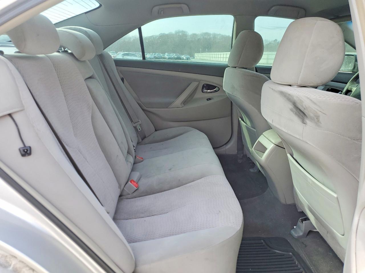 2011 TOYOTA CAMRY LE photo 19