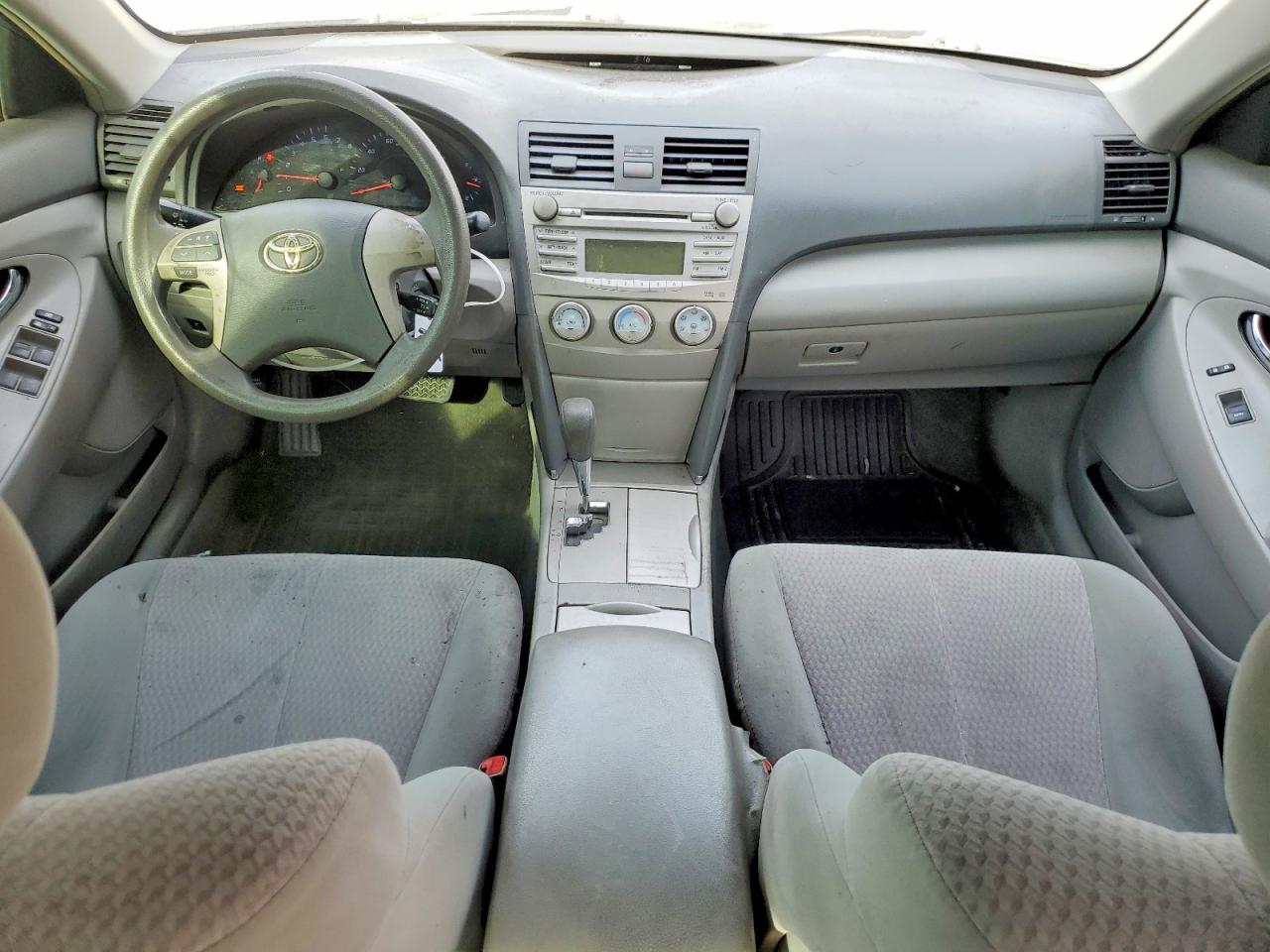 2011 TOYOTA CAMRY LE photo 15
