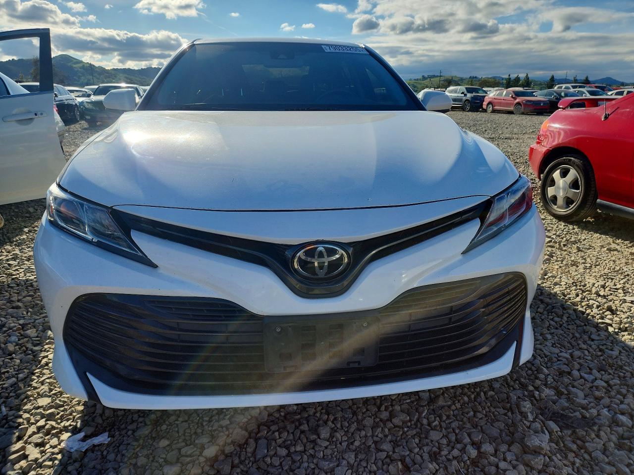 2018 TOYOTA CAMRY LE photo 5