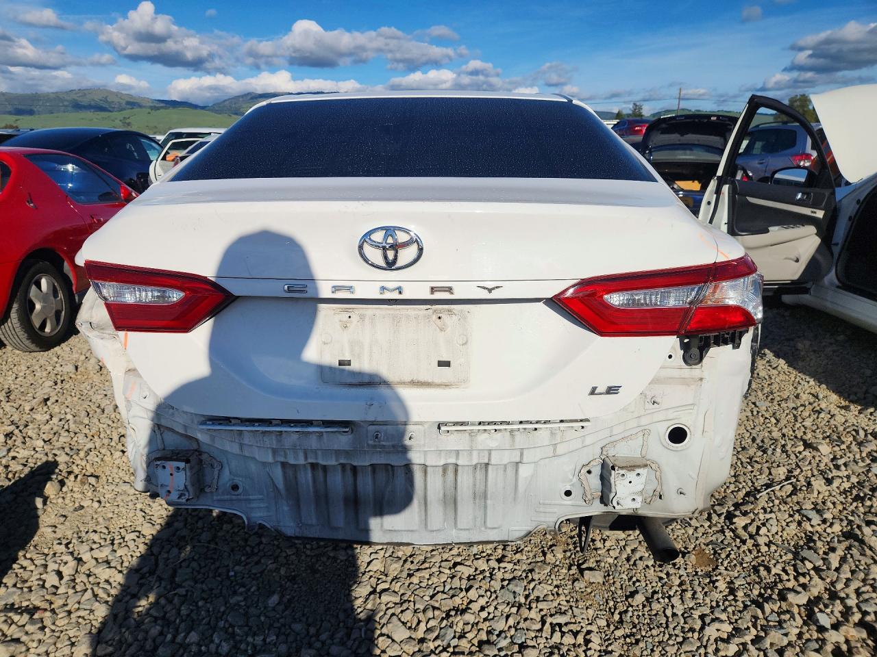 2018 TOYOTA CAMRY LE photo 6
