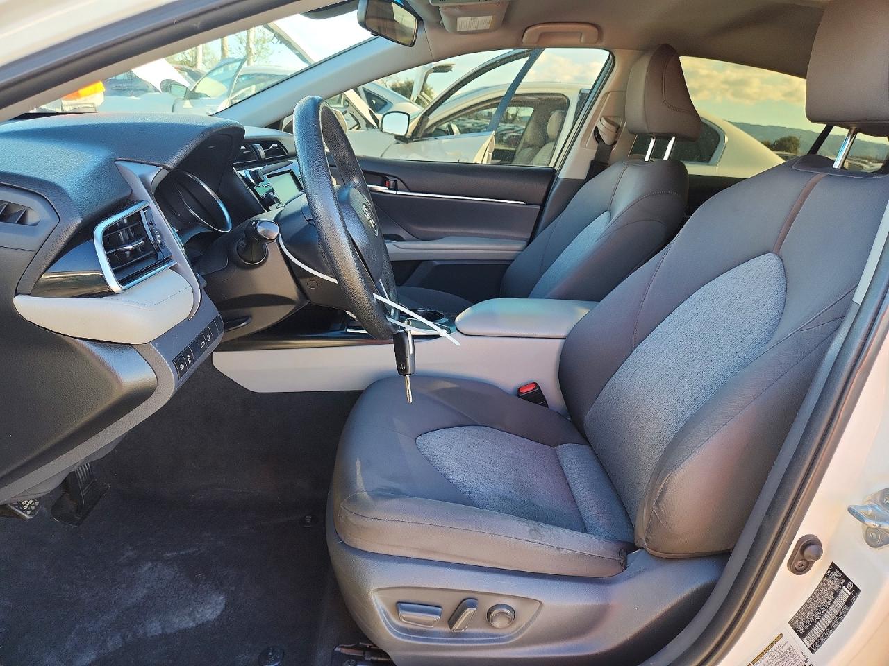 2018 TOYOTA CAMRY LE photo 7