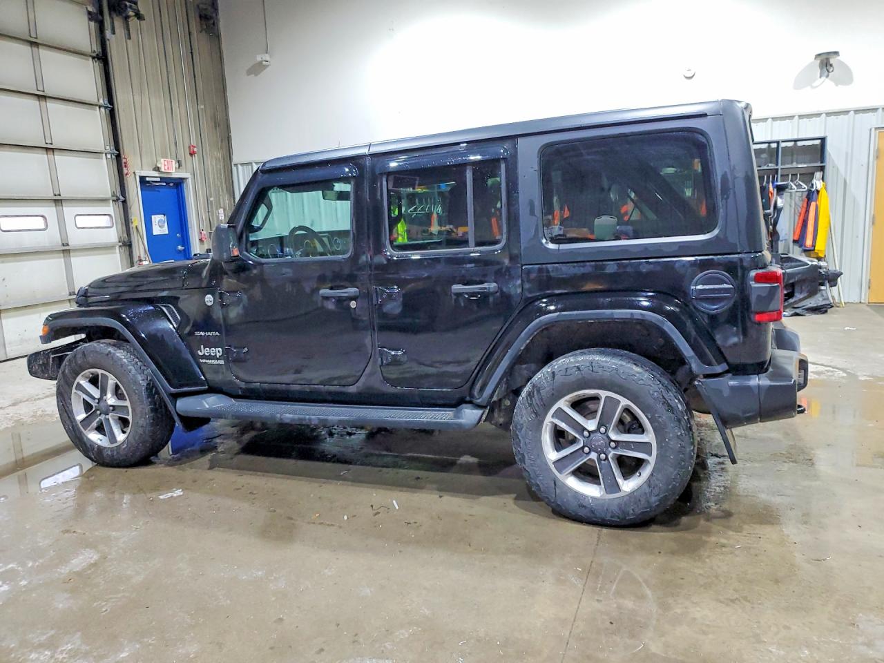 2018 JEEP WRANGLER UNLIMITED SAHARA photo 3