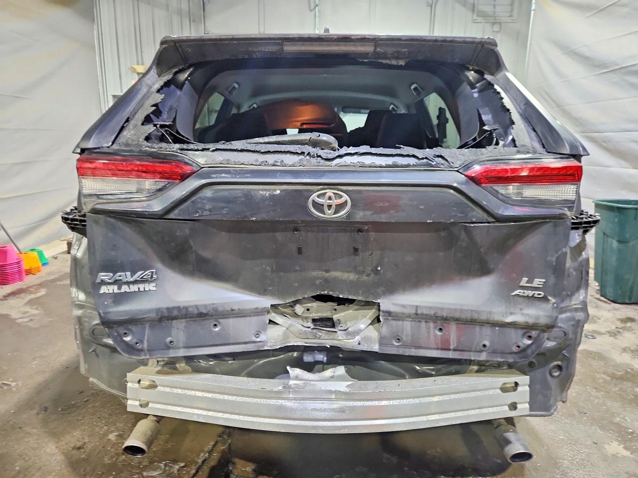 2021 TOYOTA RAV4 LE photo 16