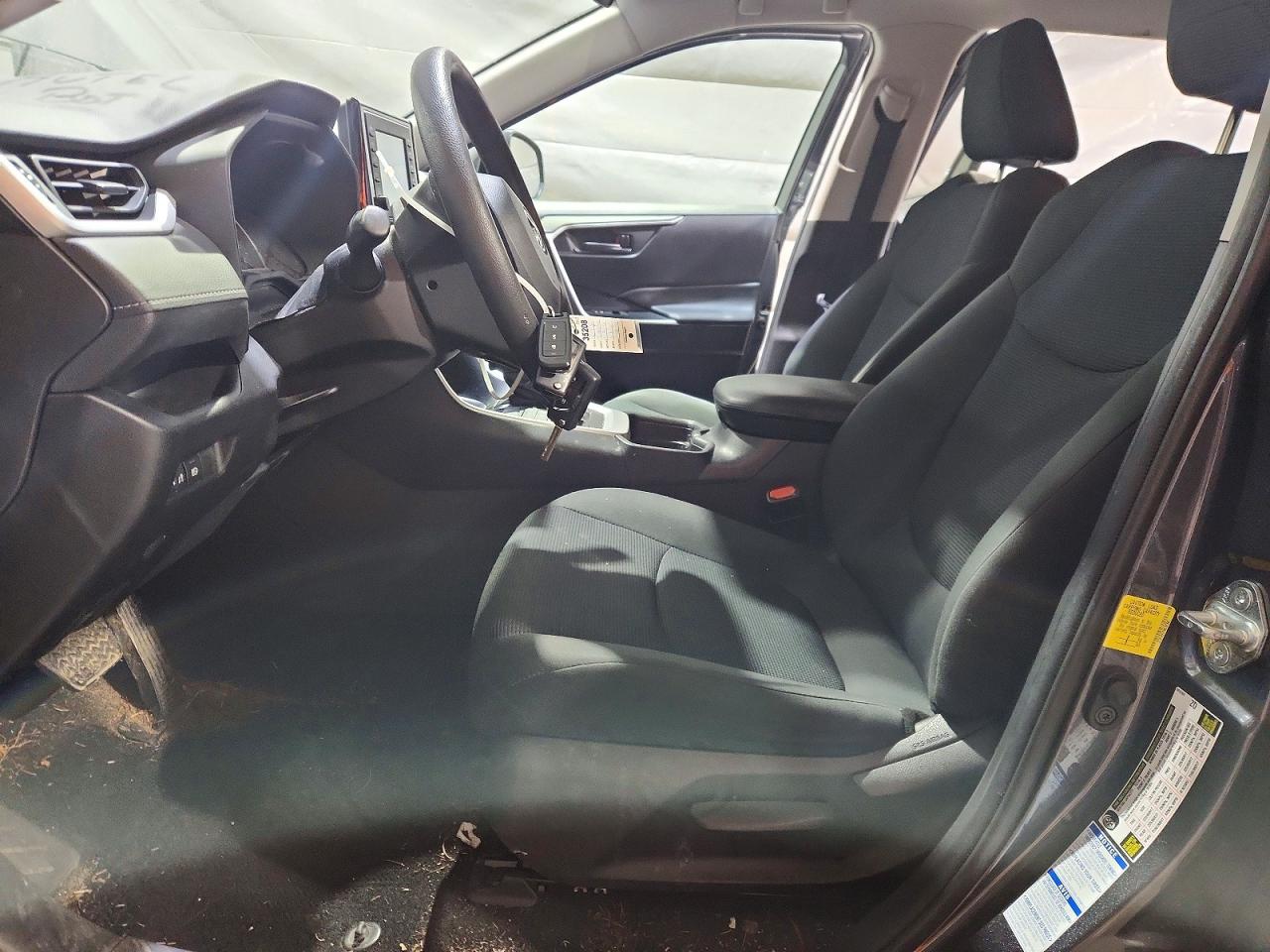 2021 TOYOTA RAV4 LE photo 19